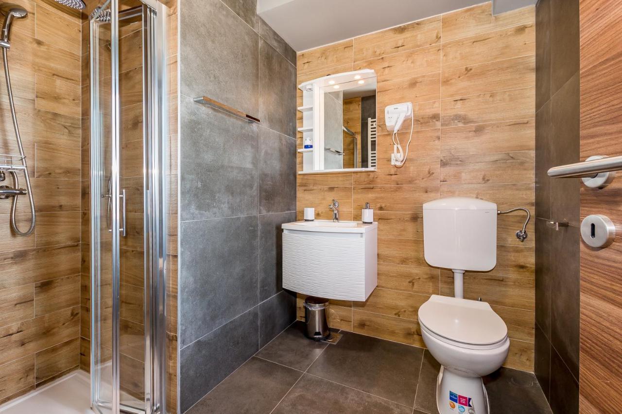 Slatki Snovi II Hotel Knin Eksteriør billede
