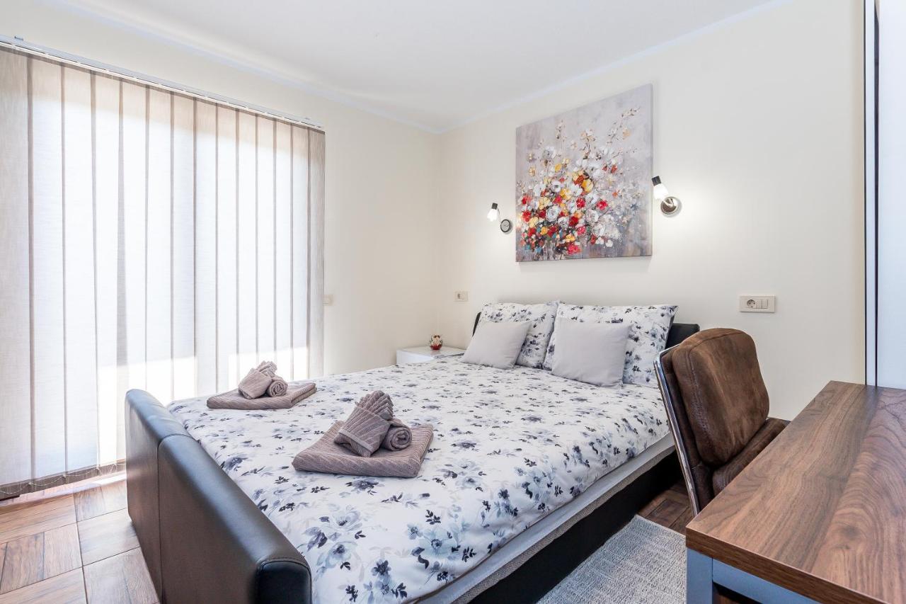 Slatki Snovi II Hotel Knin Eksteriør billede
