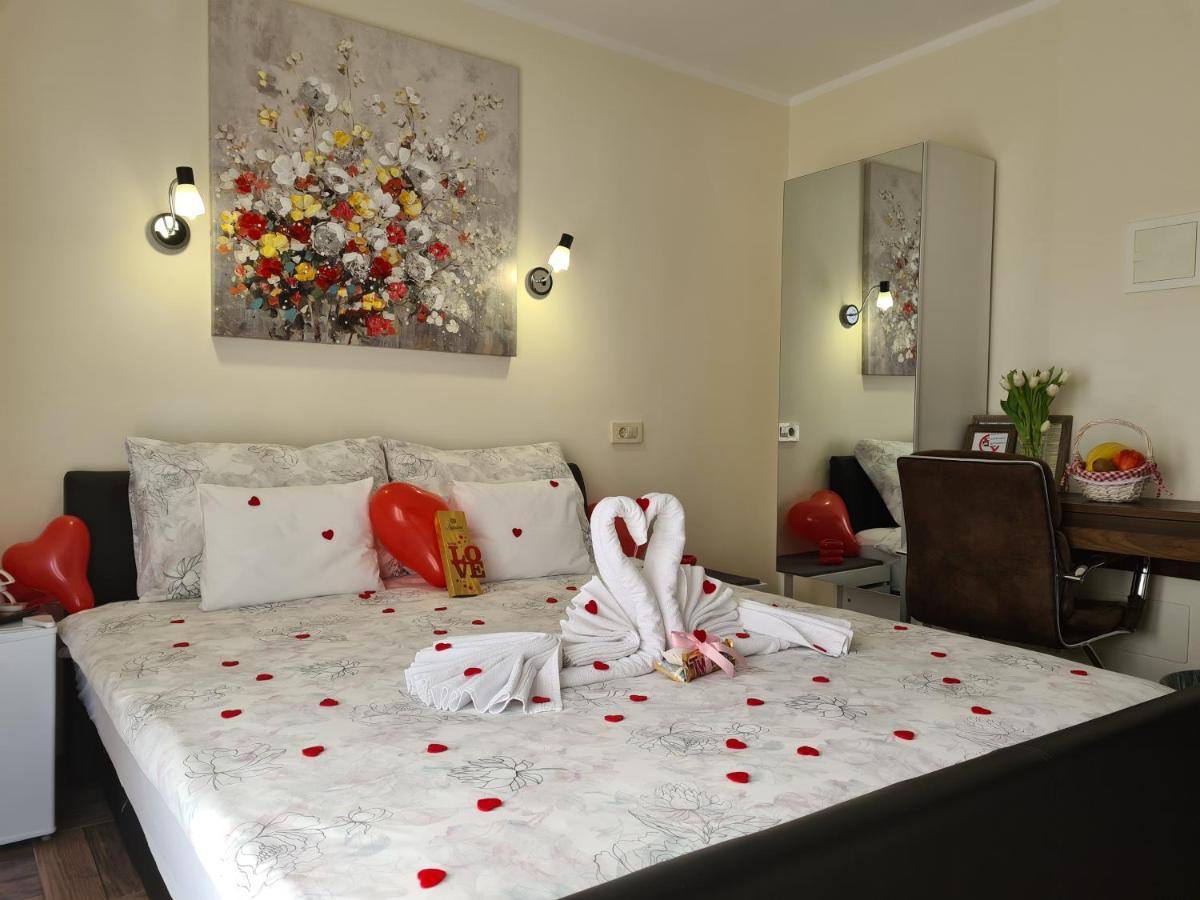 Slatki Snovi II Hotel Knin Eksteriør billede