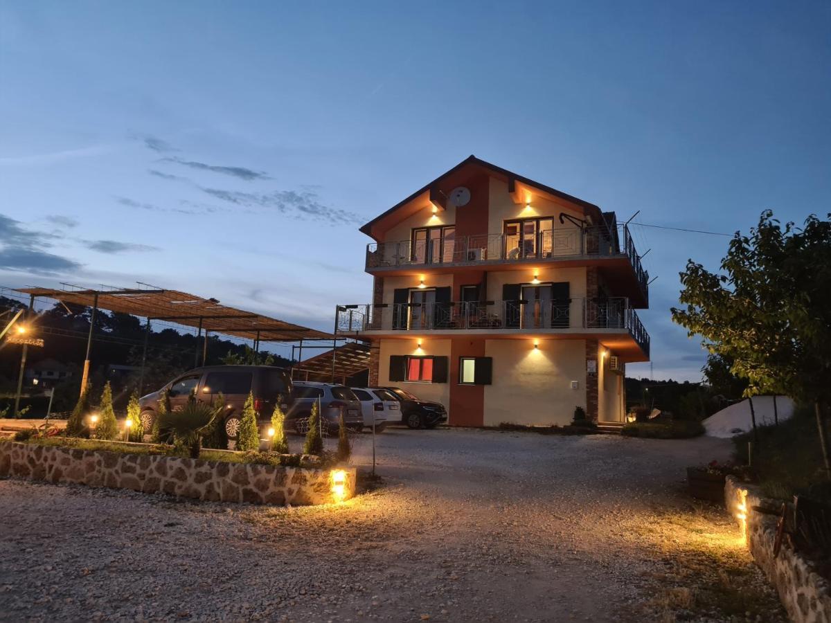 Slatki Snovi II Hotel Knin Eksteriør billede