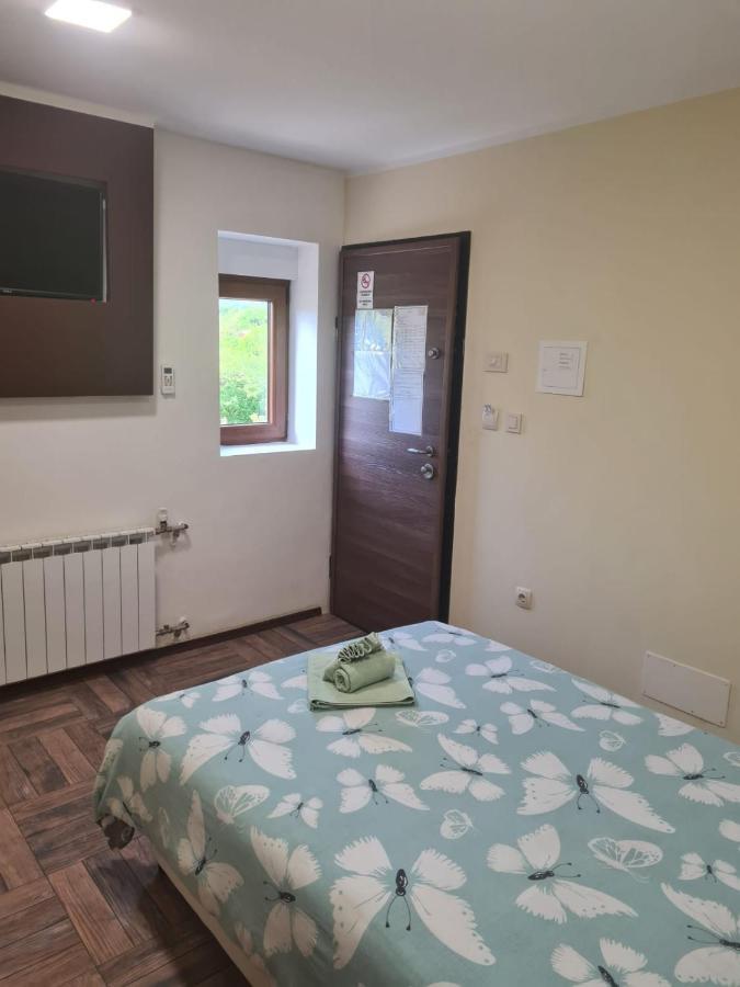 Slatki Snovi II Hotel Knin Eksteriør billede
