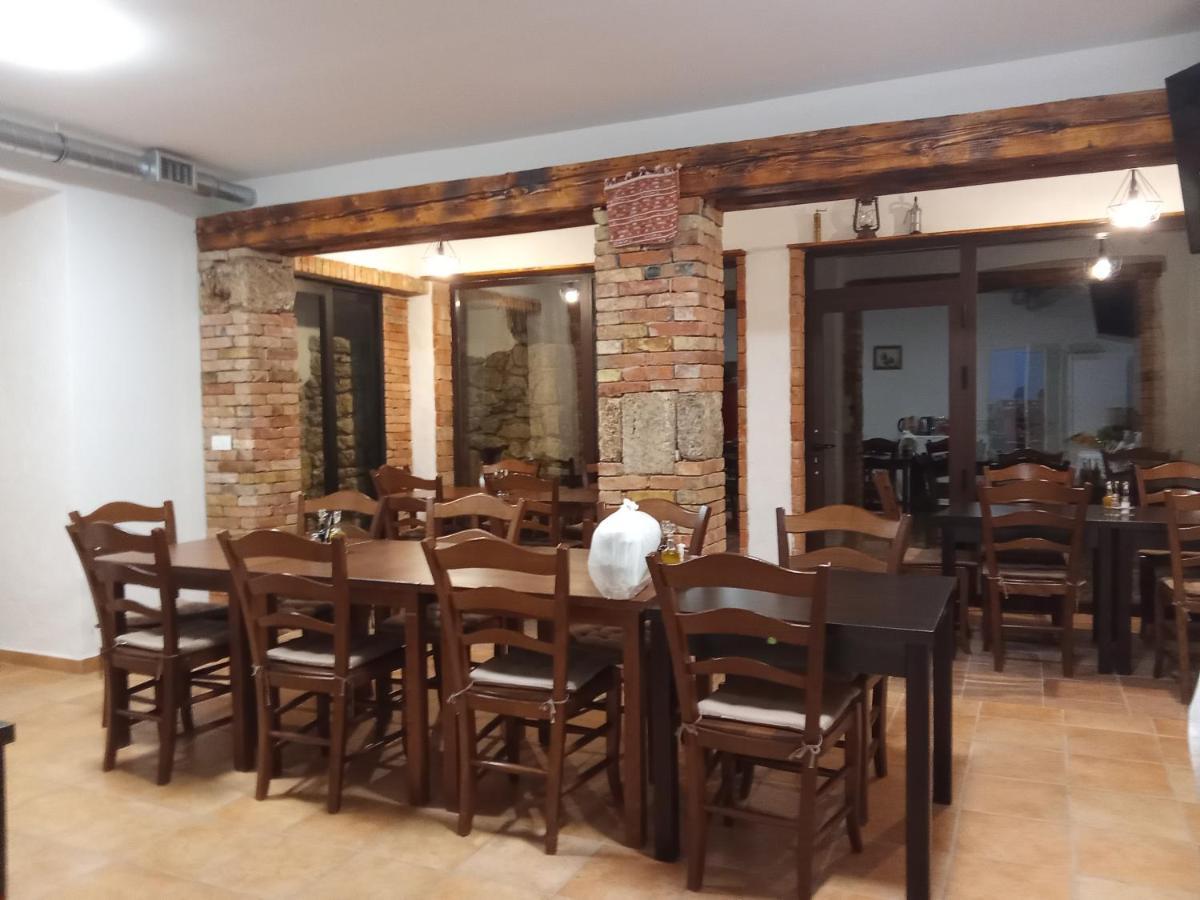 Slatki Snovi II Hotel Knin Eksteriør billede